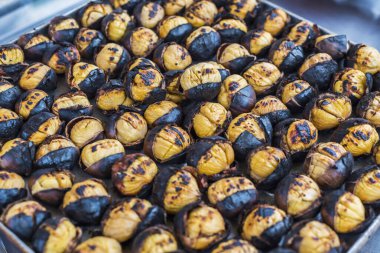 Kestane rengi. Lezzetli kavrulmuş kestane.