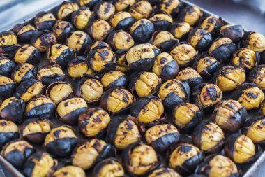 Kestane rengi. Lezzetli kavrulmuş kestane.