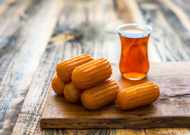 Geleneksel Türk Tatlısıyla Türk Çayı.