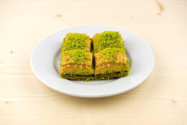 Tabakta Türk baklavası var. Geleneksel Baklava. 