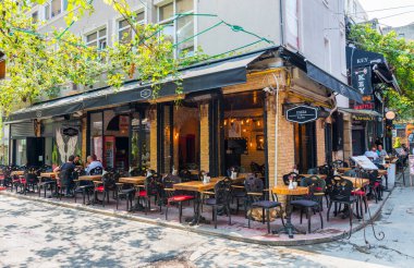 İSTANBUL - 10 Eylül 2017 Karaköy Bölgesi 'nden ünlü kafeler. Karaköy, son yıllarda İstanbul 'un en popüler yerlerinden biri. Karaköy, İstanbul, Türkiye.