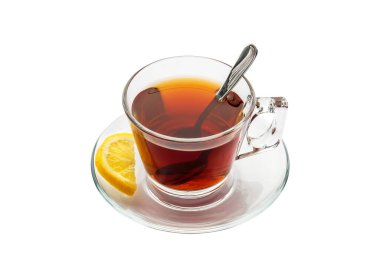 Limonlu Türk çayı bardağı. Sıcak Türk çayı beyaz arka planda izole edilmiş. Kesme Yolu.