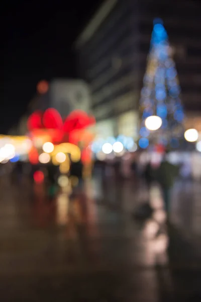 圣诞灯有模糊的Bokeh 街上的夜灯Bokeh光抽象背景 — 图库照片