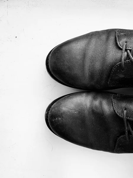 Iyi Giyimli Siyah Deri Çizmeler — Stok fotoğraf