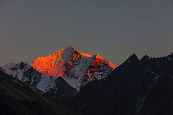 Cordillera del Himalaya al atardecer, Sur de Asia, Nepal. Hermosa. Imagen De Stock