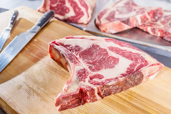 Beef dry aging, steak over an open fire — Stock Photo, Image