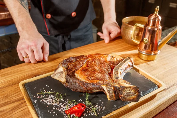 Hovězí suché stárnutí, steak na otevřeném ohni Stock Fotografie