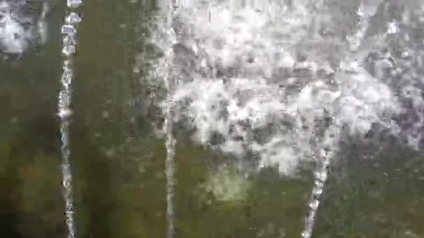 Jets Eau Bouillonnant Dans Fontaine — Video