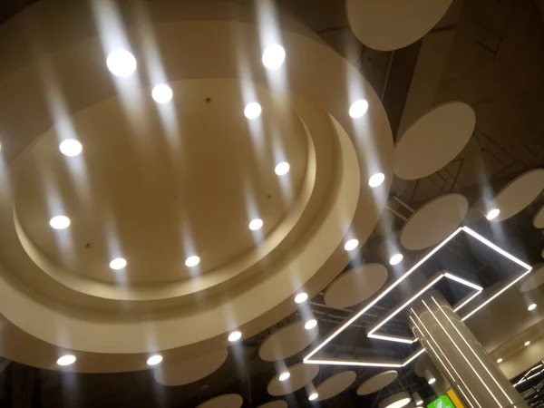 Beleuchtung Der Halle Des Einkaufszentrums — Stockfoto