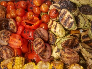  Bir sürü farklı ızgara sebze. 
