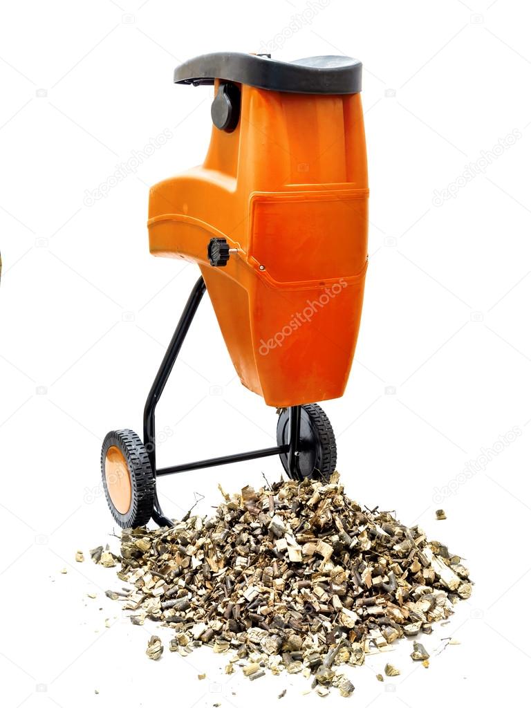 Wood shredder with wood chips