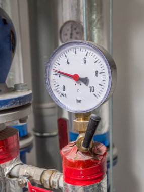 Basınç göstergesi ile kapak