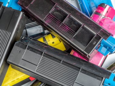 Lazer yazıcı toner kartuşları renk