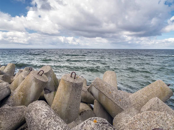 Büyük beton dalgakıranlar — Stok fotoğraf