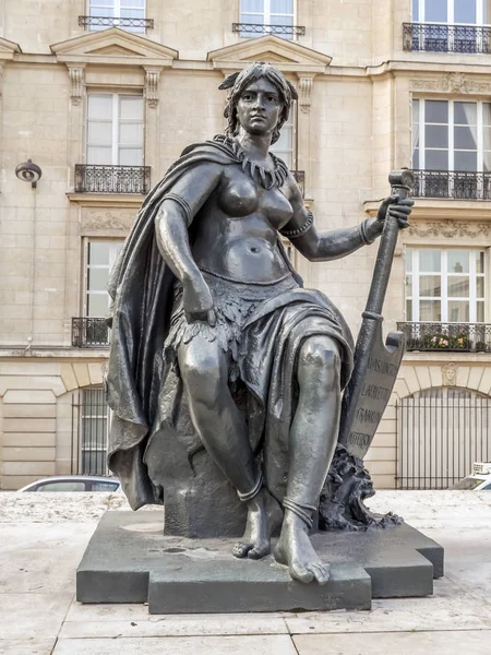 Estatua de América del Norte frente al Museo d 'Orsay — Foto de Stock