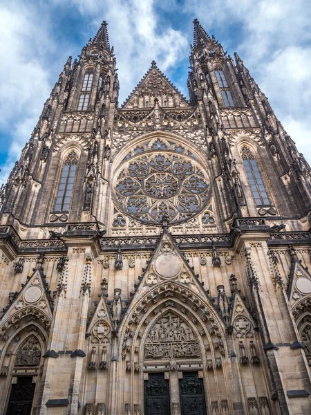 Facade of Cathedral of Saints Vitus, Wenceslaus and Adalbert in Prague — Stock Photo, Image