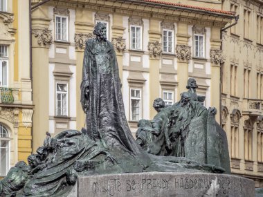 Jan Hus Prag 'daki anıt