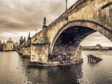 Prag 'daki Charles Köprüsü