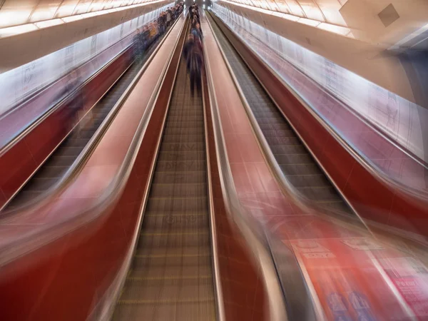 布拉格地铁自动扶梯 — 图库照片
