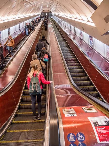 Escalera del metro de Praga — Foto de Stock