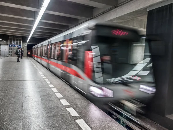 Tren de metro de Praga — Foto de Stock