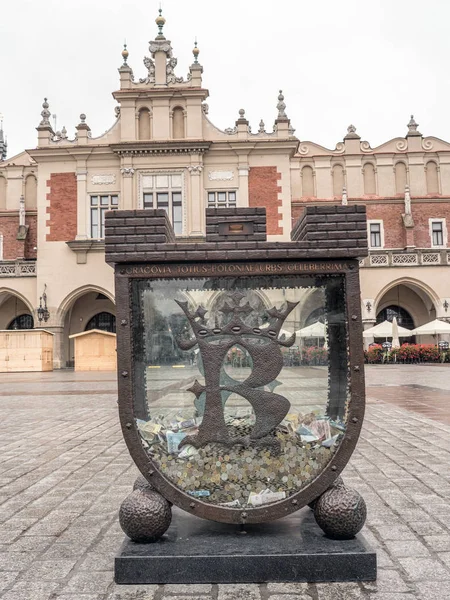 Caja de dinero en la Plaza del Mercado Principal de Cracovia — Foto de Stock