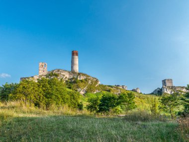 Czestochowa yakın Olsztyn ortaçağ kalesi kalıntıları
