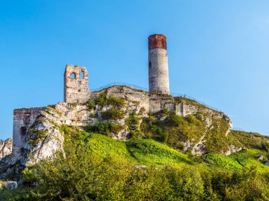 Czestochowa yakın Olsztyn ortaçağ kalesi kalıntıları