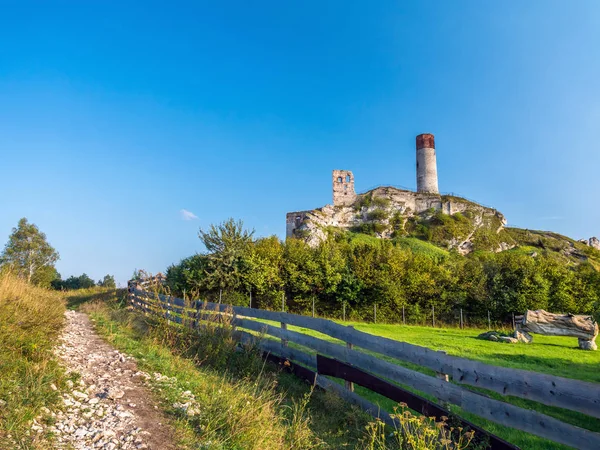 Czestochowa yakın Olsztyn ortaçağ kalesi kalıntıları