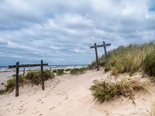 Turist trail ahşap işaretler - Slowinski Milli Parkı, Polonya