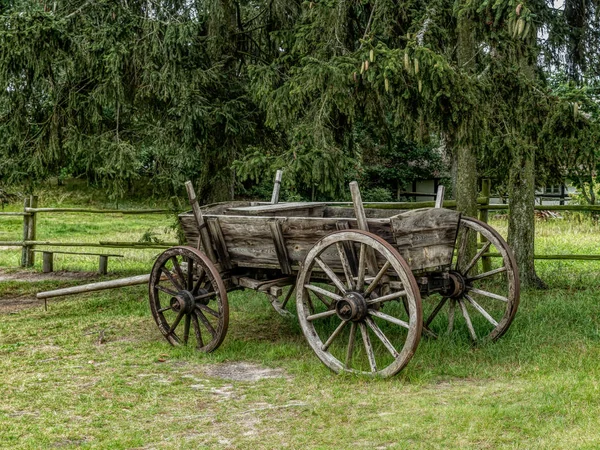 Old wooden cart — Stock Photo, Image