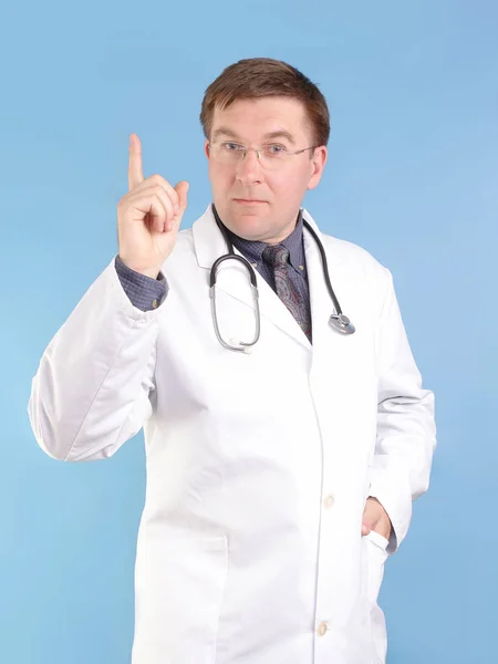 Family doctor pointing up — Stock Photo, Image