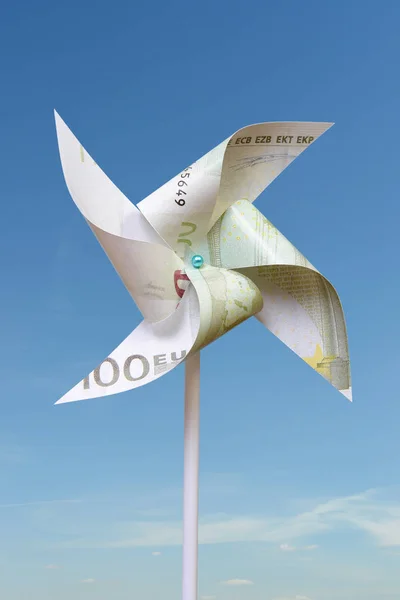 Molino de viento de juguete de cien euros — Foto de Stock