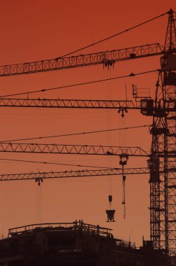 Pergel vinç siluetleri