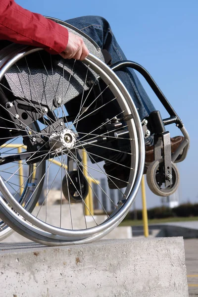 Going down the kerb — Stock Photo, Image