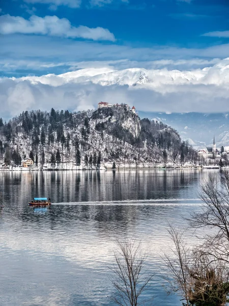 Bled Kalesi ve St Mary Kilisesi adada Bled, Slovenya — Stok fotoğraf