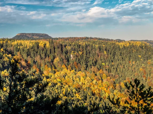 Szczeliniec Wielki - Nationaal park Tafelberg, Polen — Stockfoto