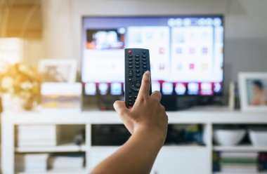 El Led Tv uzaktan kumanda ile