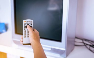 Uzaktan kumandalı el