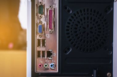 Bilgisayar bağlantı noktalarını yazın, mainboard konektör
