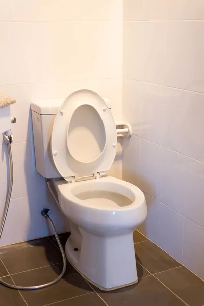 Weiße Moderne Toilettenschüssel Badezimmer Toilette — Stockfoto