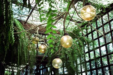 Modern bir Restoran, sıcak sesi ışık lambalar