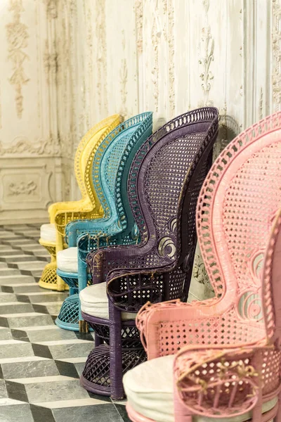 Vintage Chaises Rotin Siège Nombreuses Couleurs — Photo