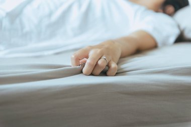 El kadın işareti orgazm, El kadın çekerek çarşaf, Cinsel ilişki kavramı, Seçici odak