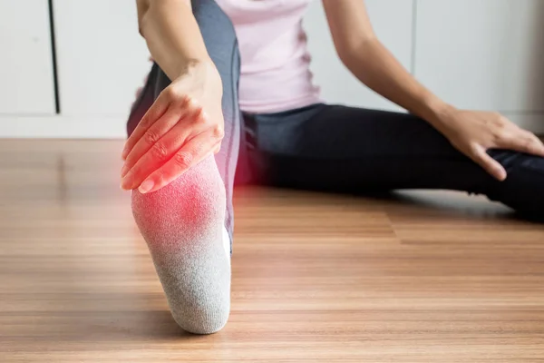 Woman Receiving Feet Massaging Soles Plantar Fasciitis Close — Stock Photo, Image