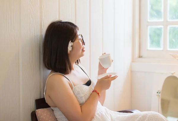 Portrait Beautiful Asian Woman Holding Cup Coffee Looking Something Window — ストック写真