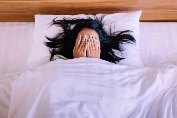 Nightmare Bad Dream Asian Woman Scared Panic While Lying Blanket — Stock Photo, Image