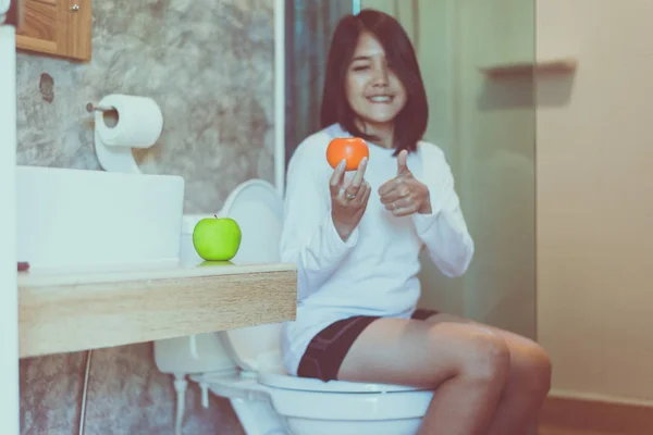 Mujer Azulado Mano Sosteniendo Fruta Naranja Para Desayuno Excretorio Buen — Foto de Stock