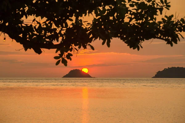 Beau Coucher Soleil Avec Grand Soleil Jaune Sous Mer Pendant — Photo