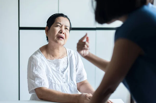 Mujer Asiática Madura Con Enfermedad Alzheimer Las Mujeres Mayores Olvidaron —  Fotos de Stock